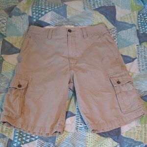 EUC Axist tan/khaki cargo shorts with buttoned pockets, Sz 34